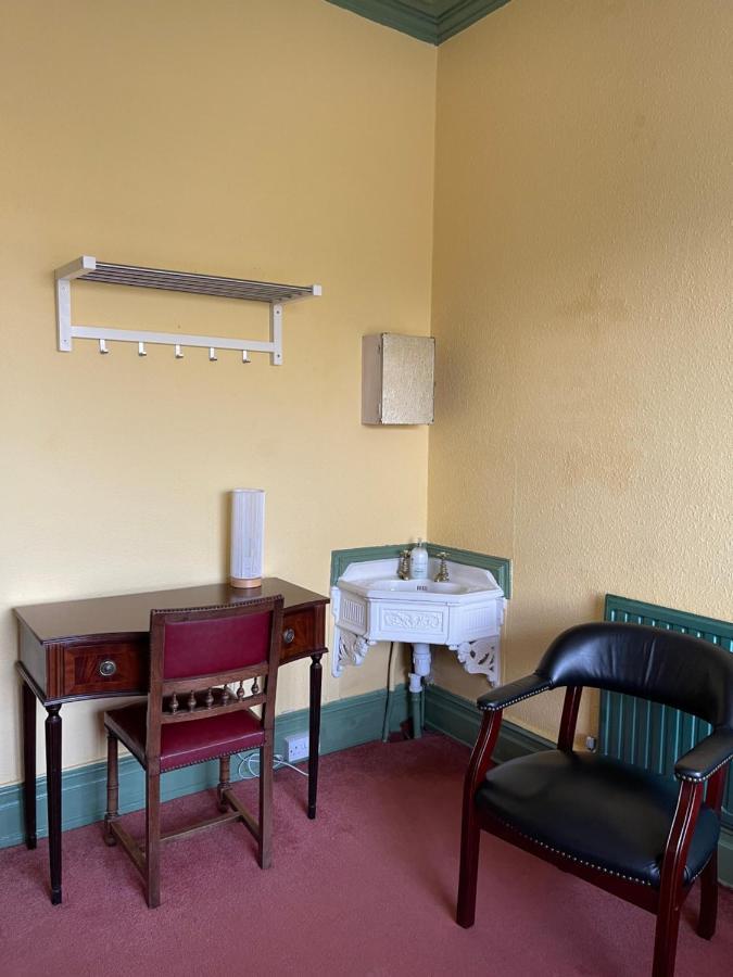 Chimneys Guest House ブラックバーン エクステリア 写真