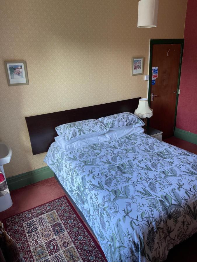 Chimneys Guest House ブラックバーン エクステリア 写真