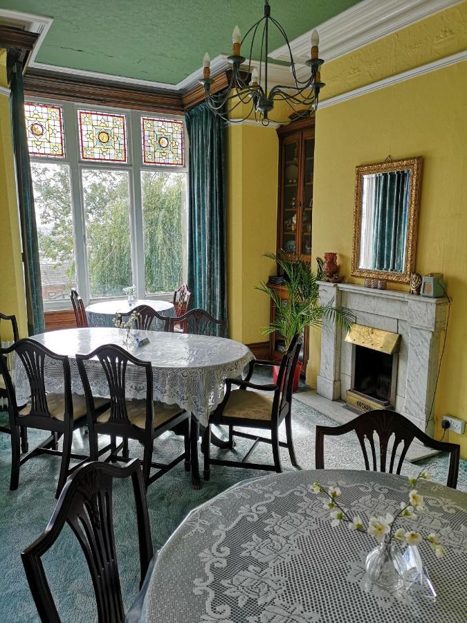 Chimneys Guest House ブラックバーン エクステリア 写真