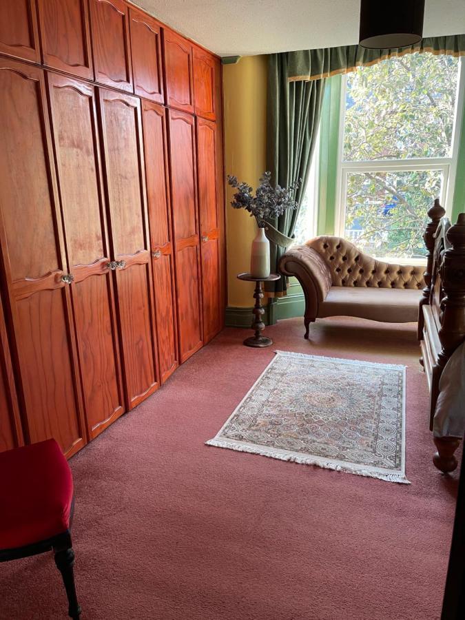 Chimneys Guest House ブラックバーン エクステリア 写真