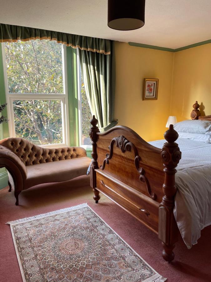 Chimneys Guest House ブラックバーン エクステリア 写真