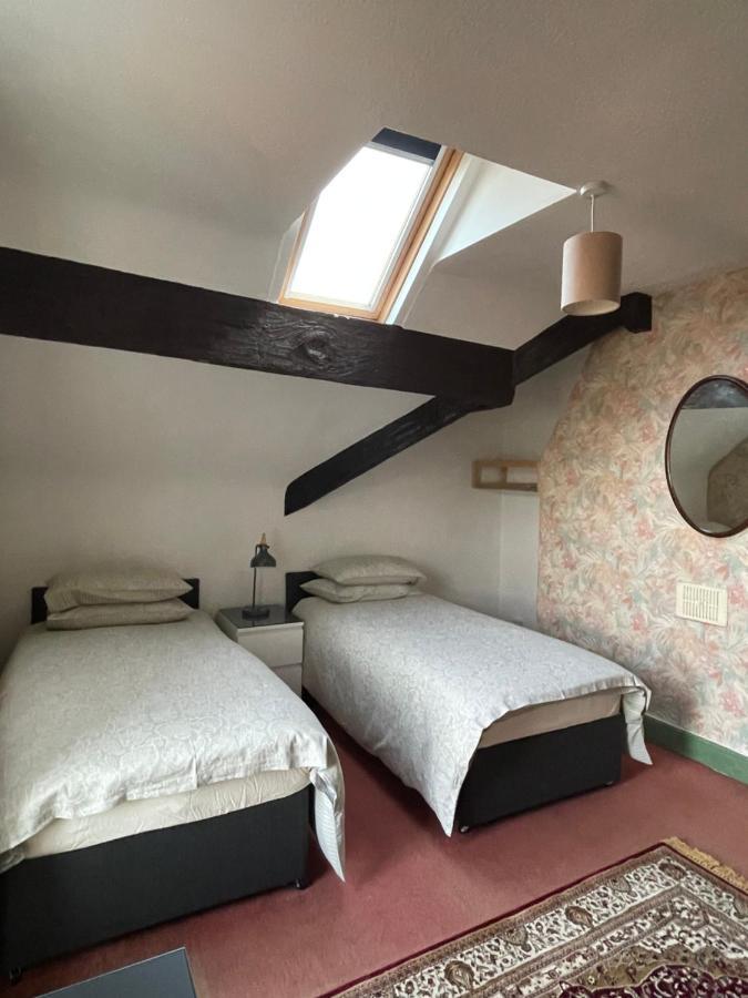 Chimneys Guest House ブラックバーン エクステリア 写真