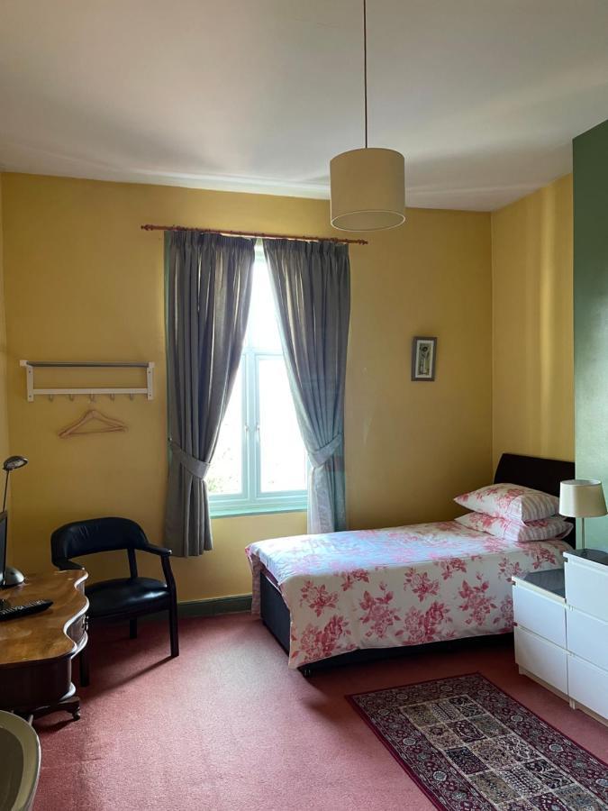Chimneys Guest House ブラックバーン エクステリア 写真
