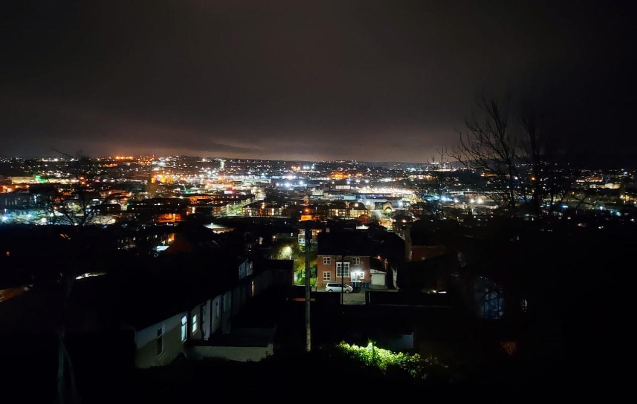 Chimneys Guest House ブラックバーン エクステリア 写真