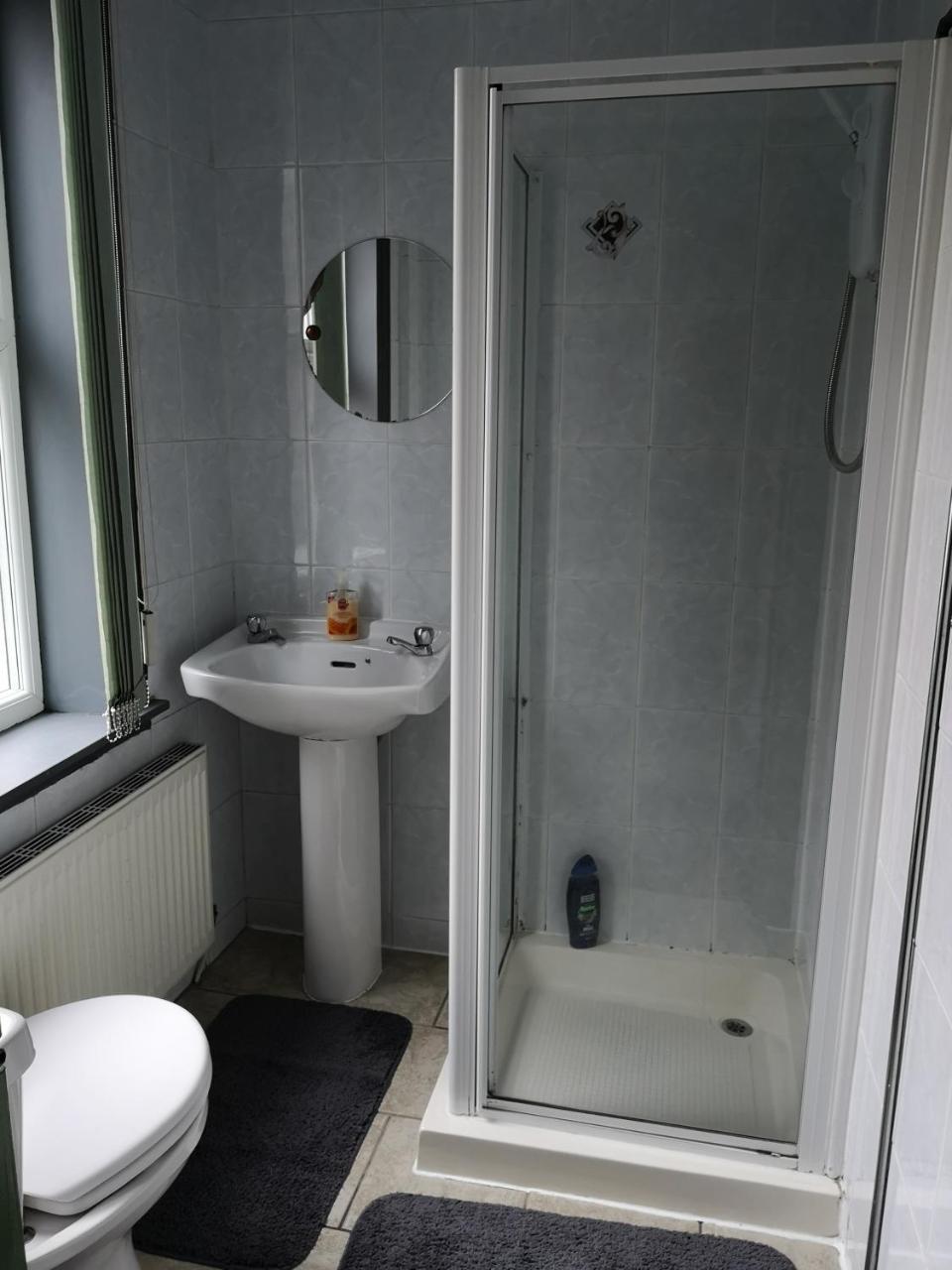 Chimneys Guest House ブラックバーン エクステリア 写真